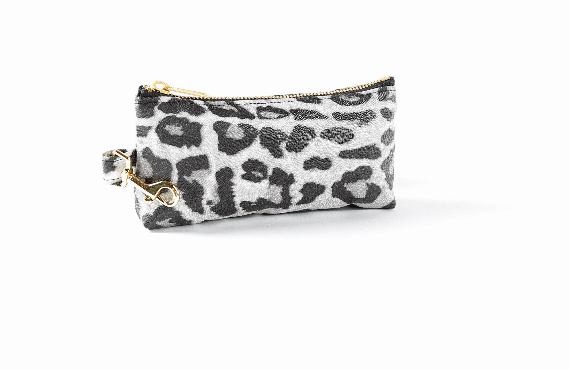 Snow cheap leopard purse